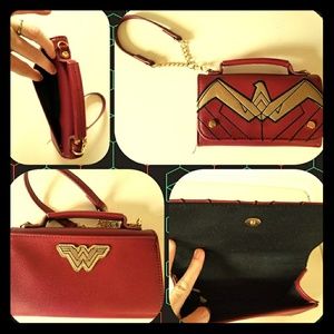 Wonder woman wristlet wallet